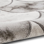 Tapis artisanal à écailles de poisson gris et argent