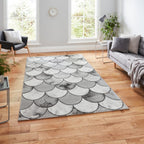 Tapis artisanal à écailles de poisson gris et argent