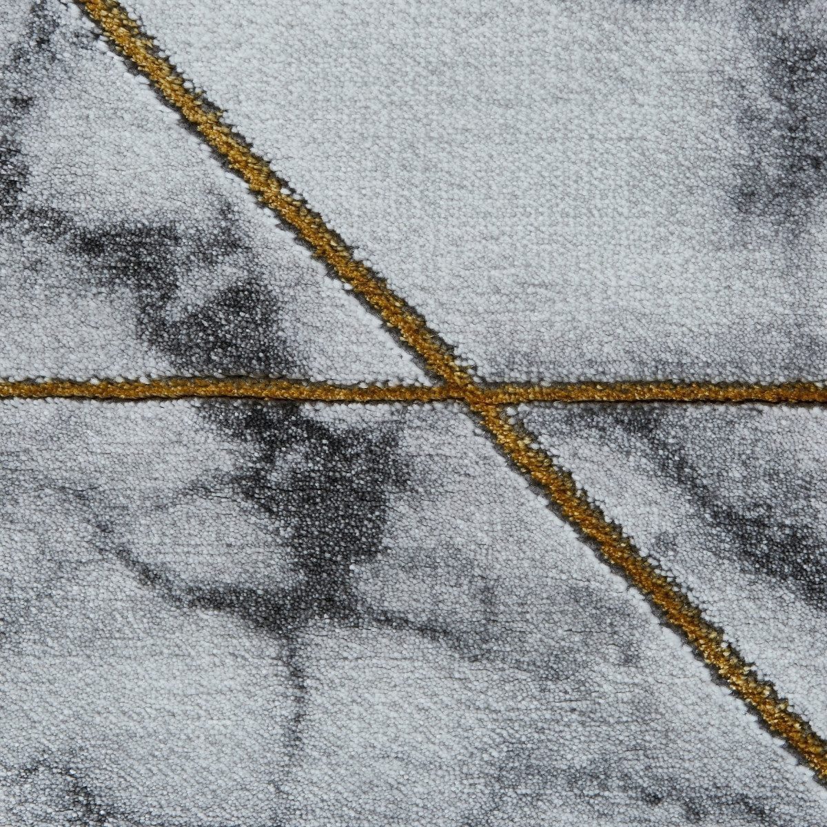 Tapis géométrique artisanal ivoire et or