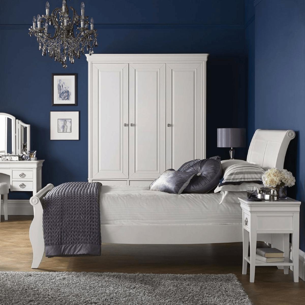 Lit Chanel à panneaux de bois blanc