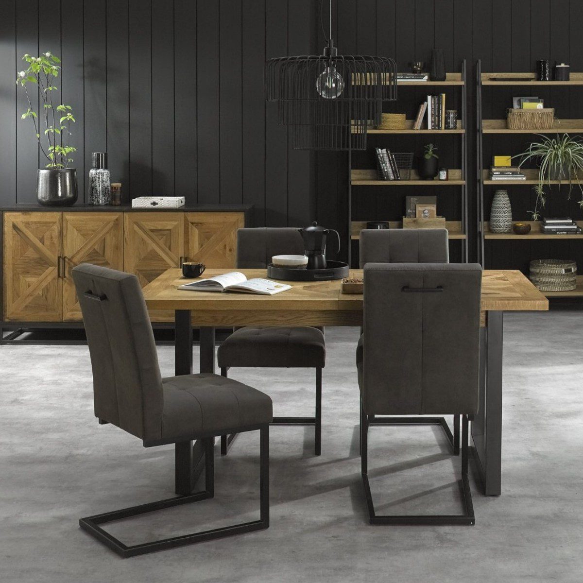 Table de salle à manger extensible Inishmore en chêne et métal 