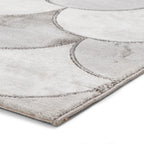 Tapis artisanal à écailles de poisson gris et argent