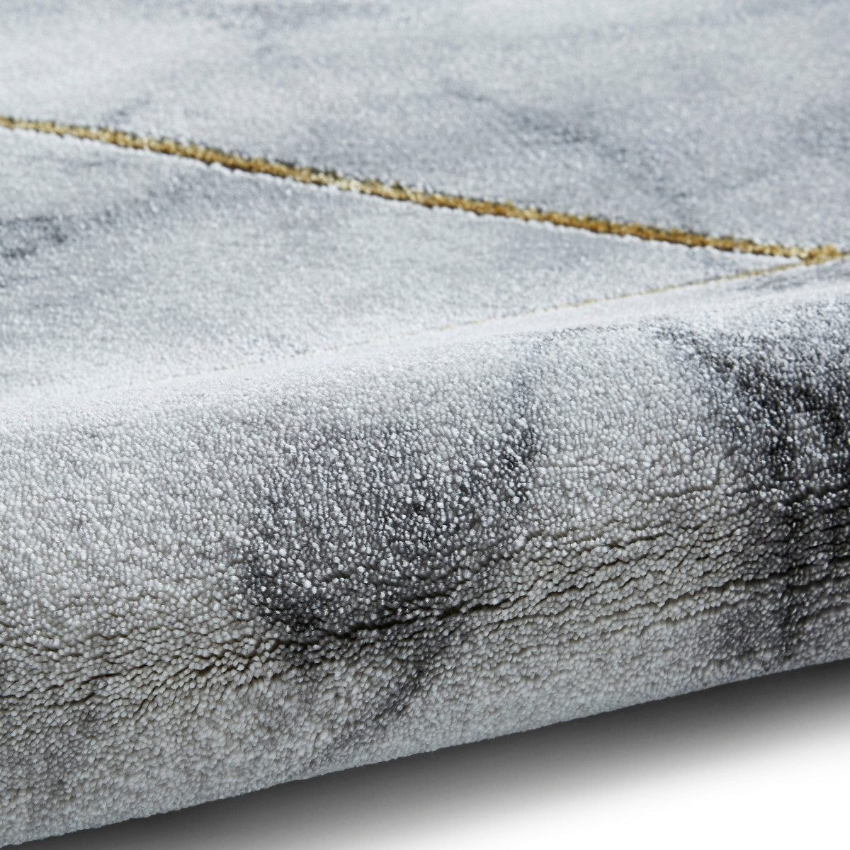 Tapis géométrique artisanal ivoire et or