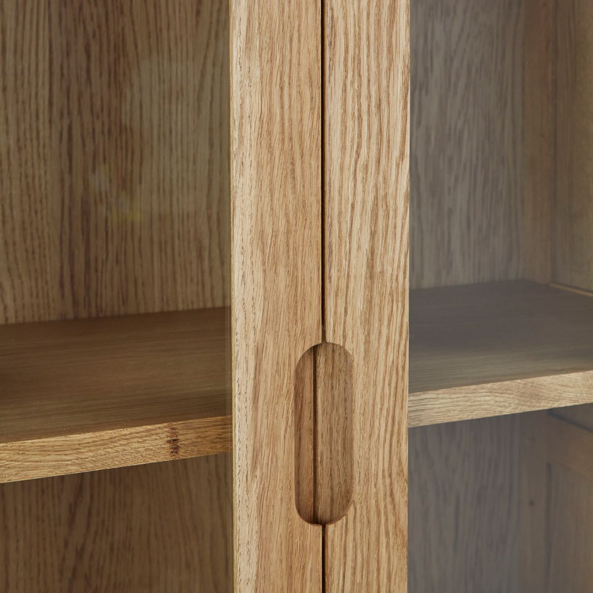 Vitrine Eileen en chêne