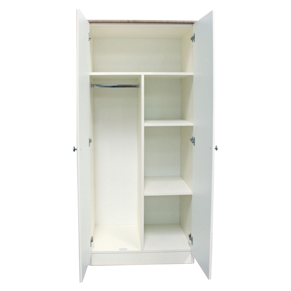 Armoire en chêne Erne et peinte en ivoire