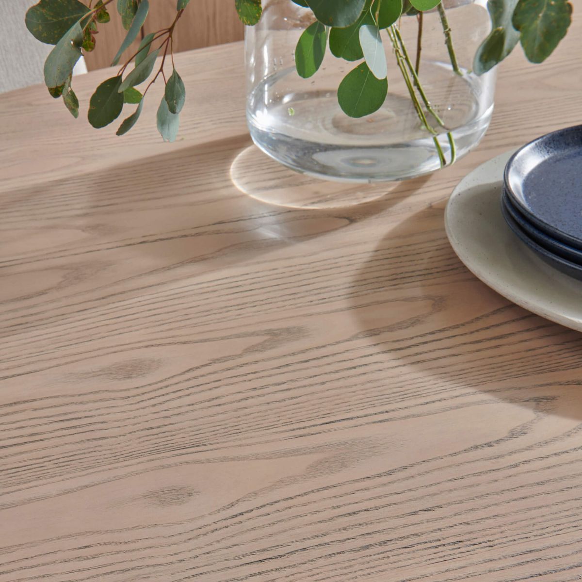 Table de salle à manger ovale en chêne fumé Ferrell