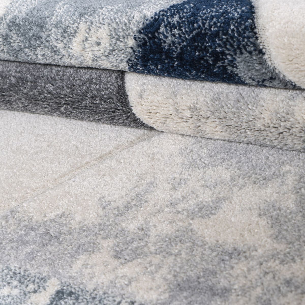 Tapis Mason Blue à motif triangulaire texturé