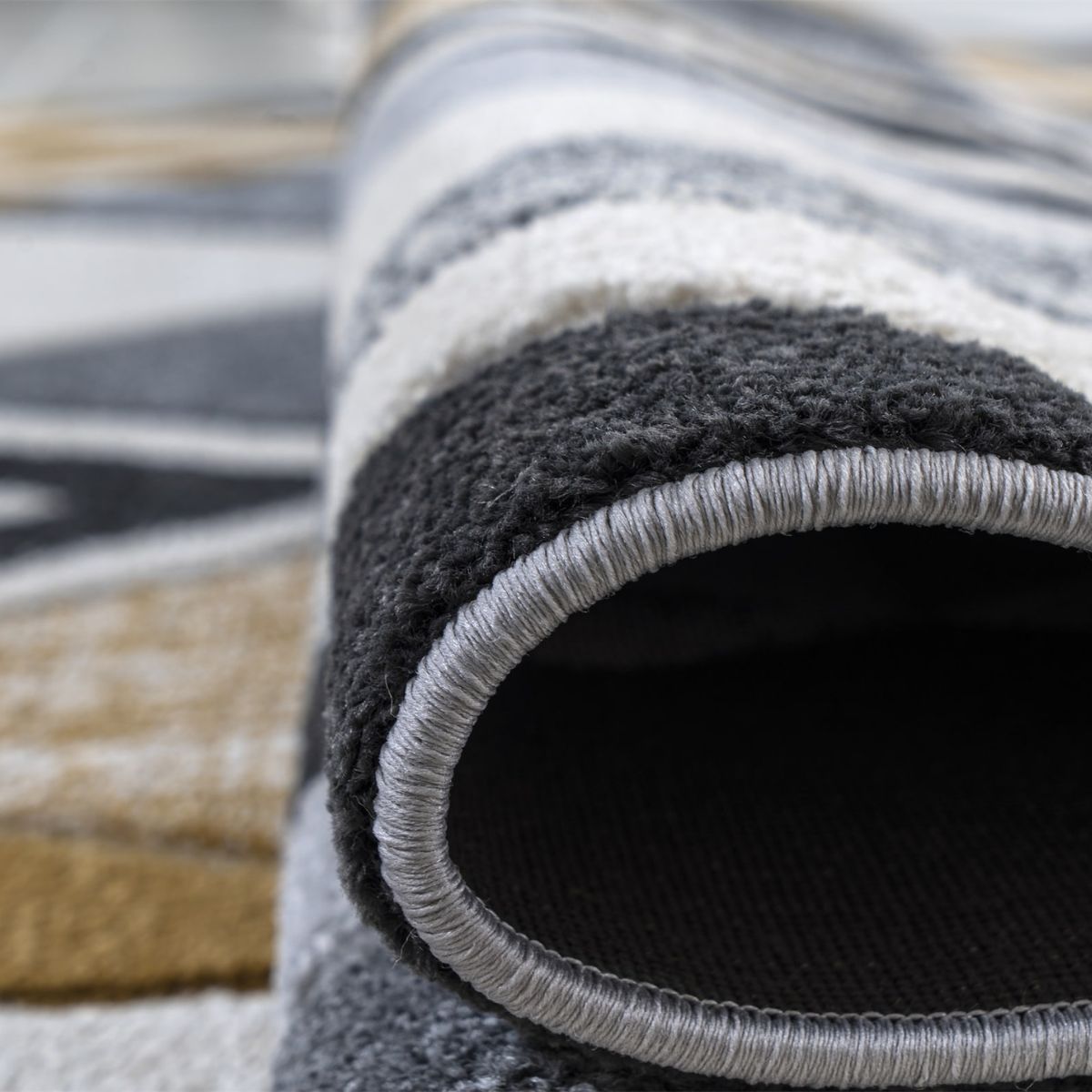 Tapis Mason monochrome à chevrons moutarde