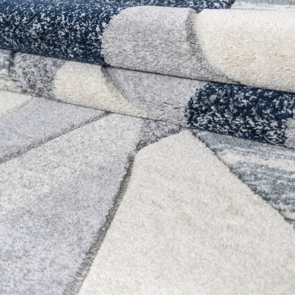 Tapis géométrique Mason gris clair et marine