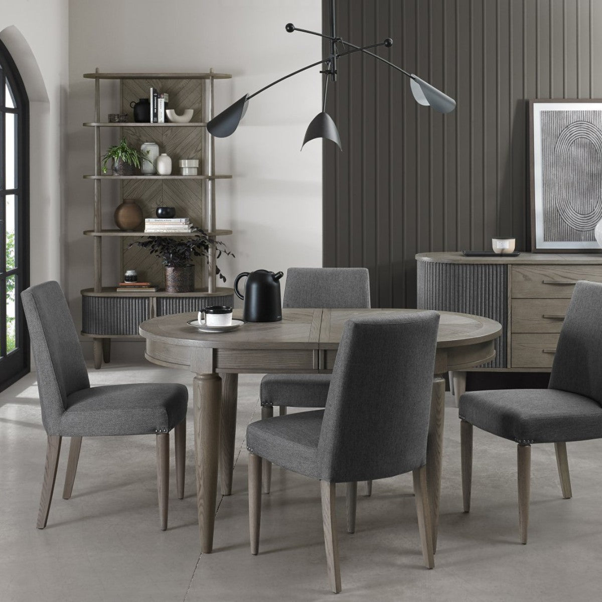 Chaise de salle à manger rembourrée grise Moyvane