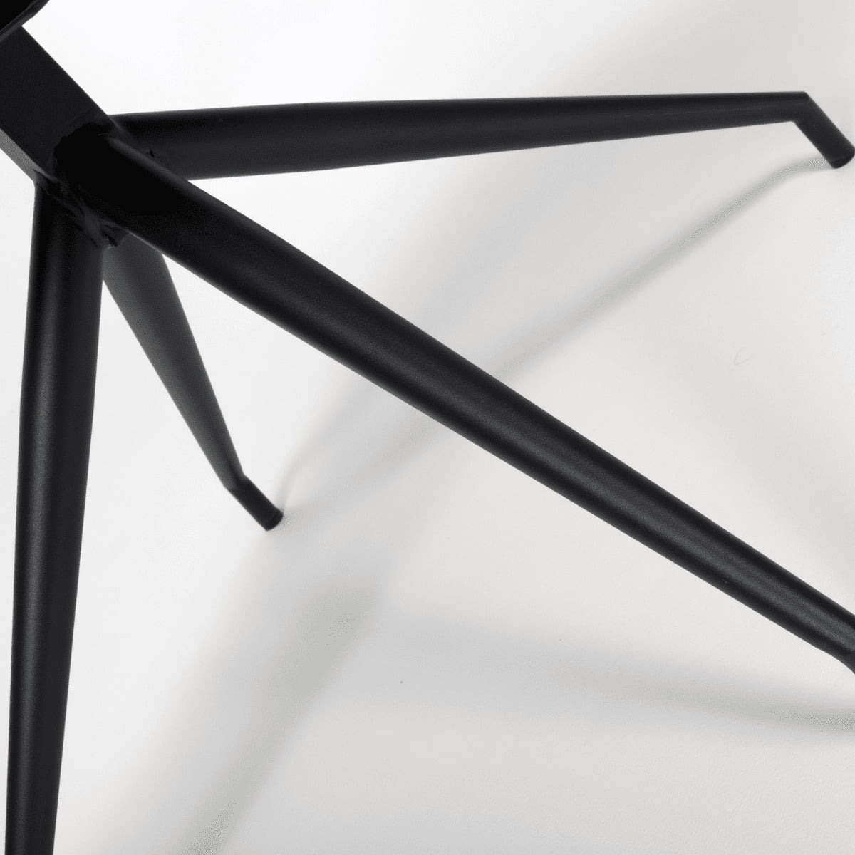 Fauteuil pivotant rembourré à base noire Nicosia