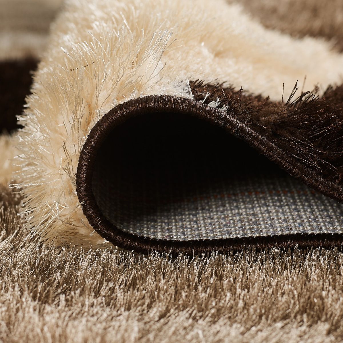 Tapis géométrique brun Pluton