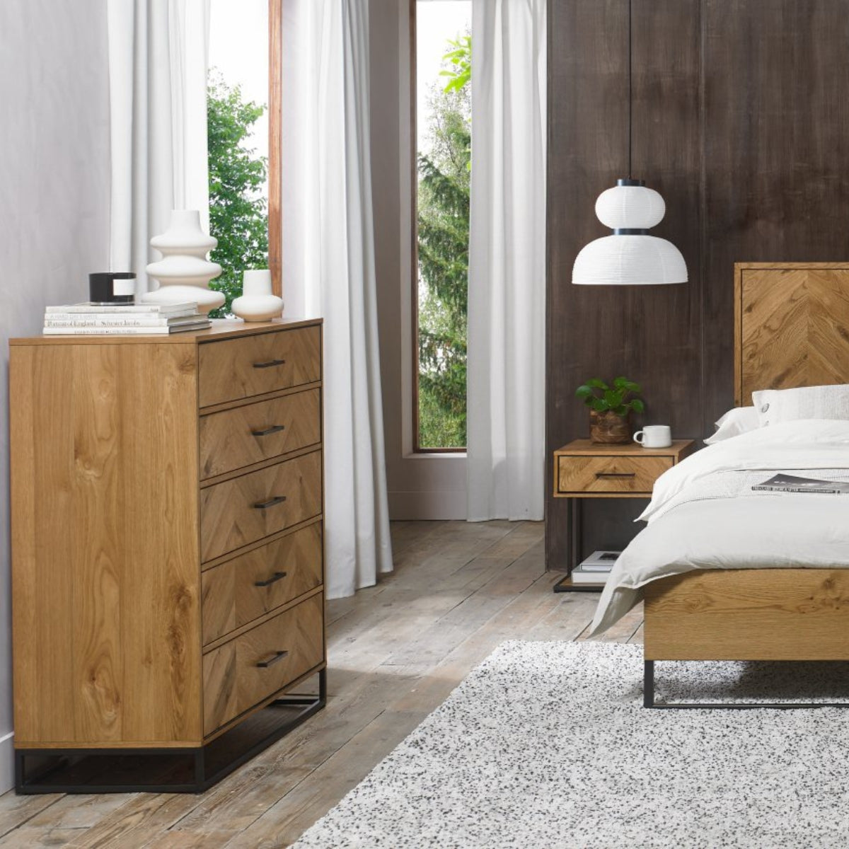 Commode haute Riva rustique en chêne et métal à 5 ​​tiroirs