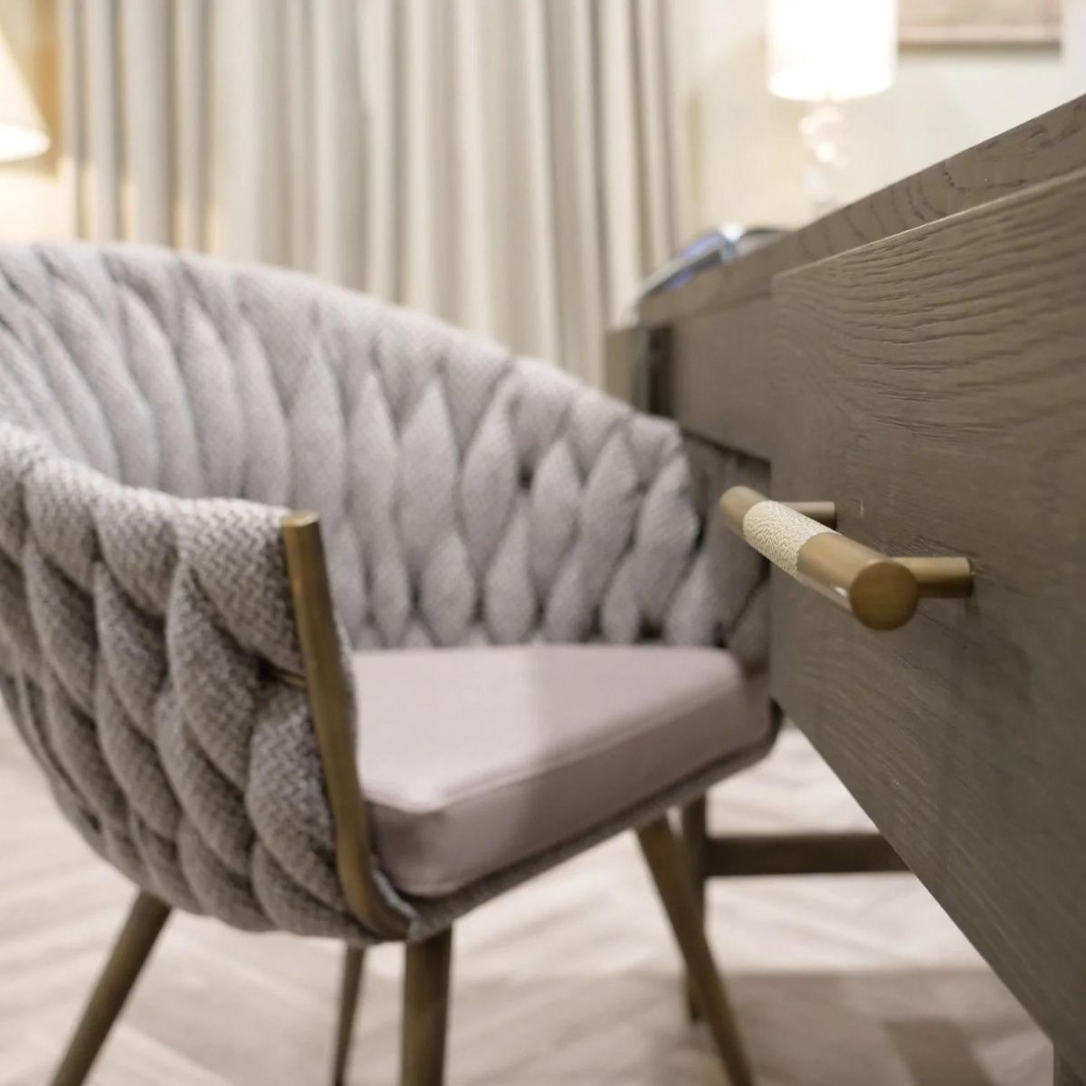 Bureau Art Déco en galuchat et chêne gris de Nîmes