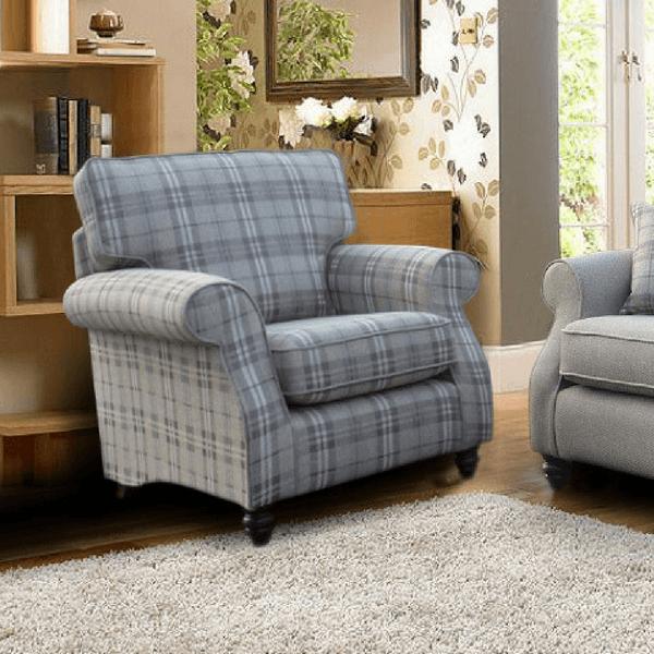 Fauteuil à accoudoirs roulés Edel