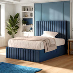 Lit ottoman Solace doublé en tissu avec pied de lit