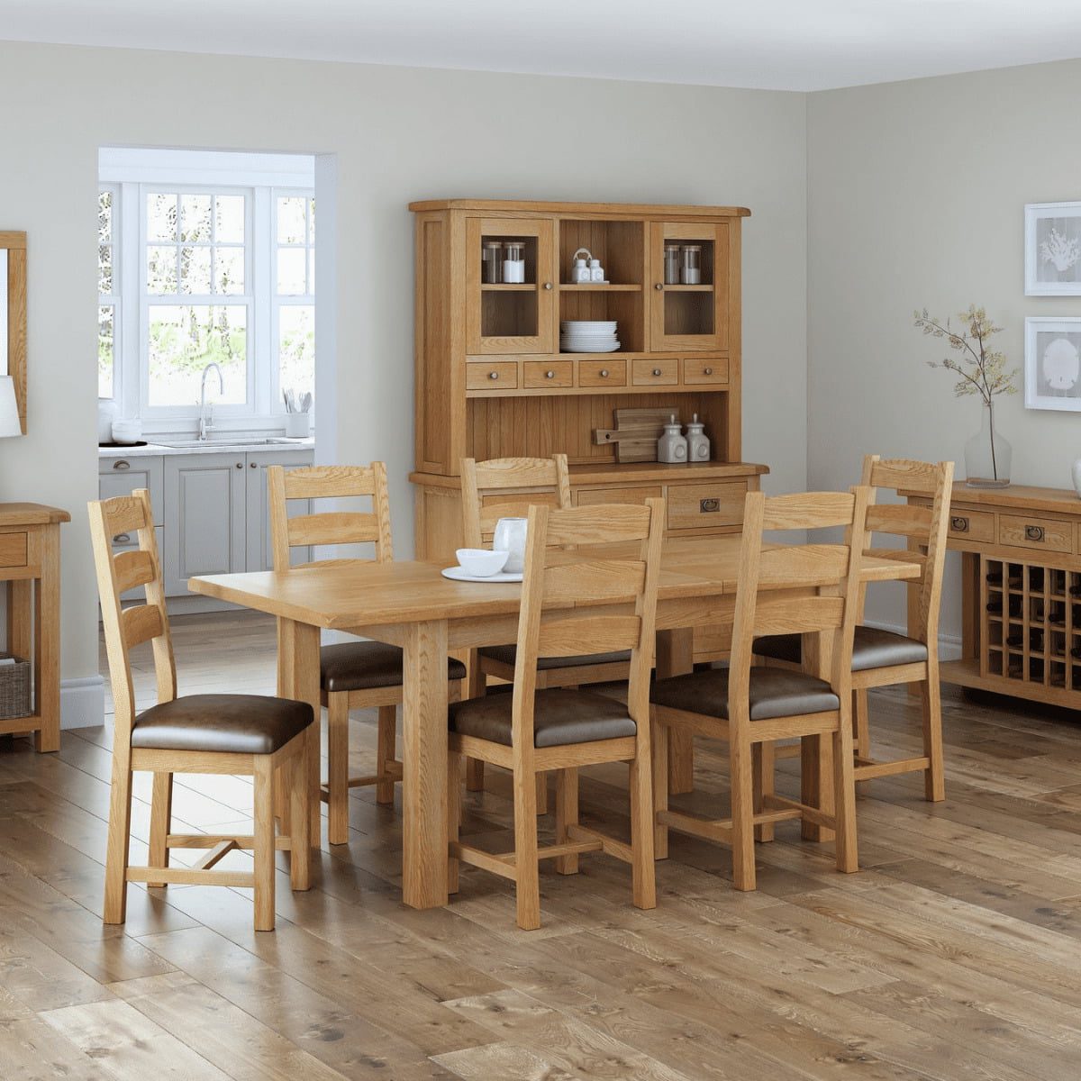 Chaise de salle à manger en bois à lattes Sonia avec assise rembourrée