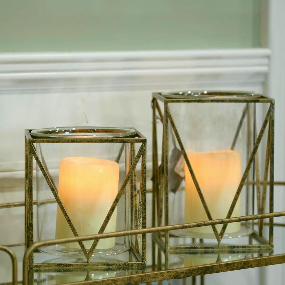 Grand bougeoir ouragan antique doré de Salomon