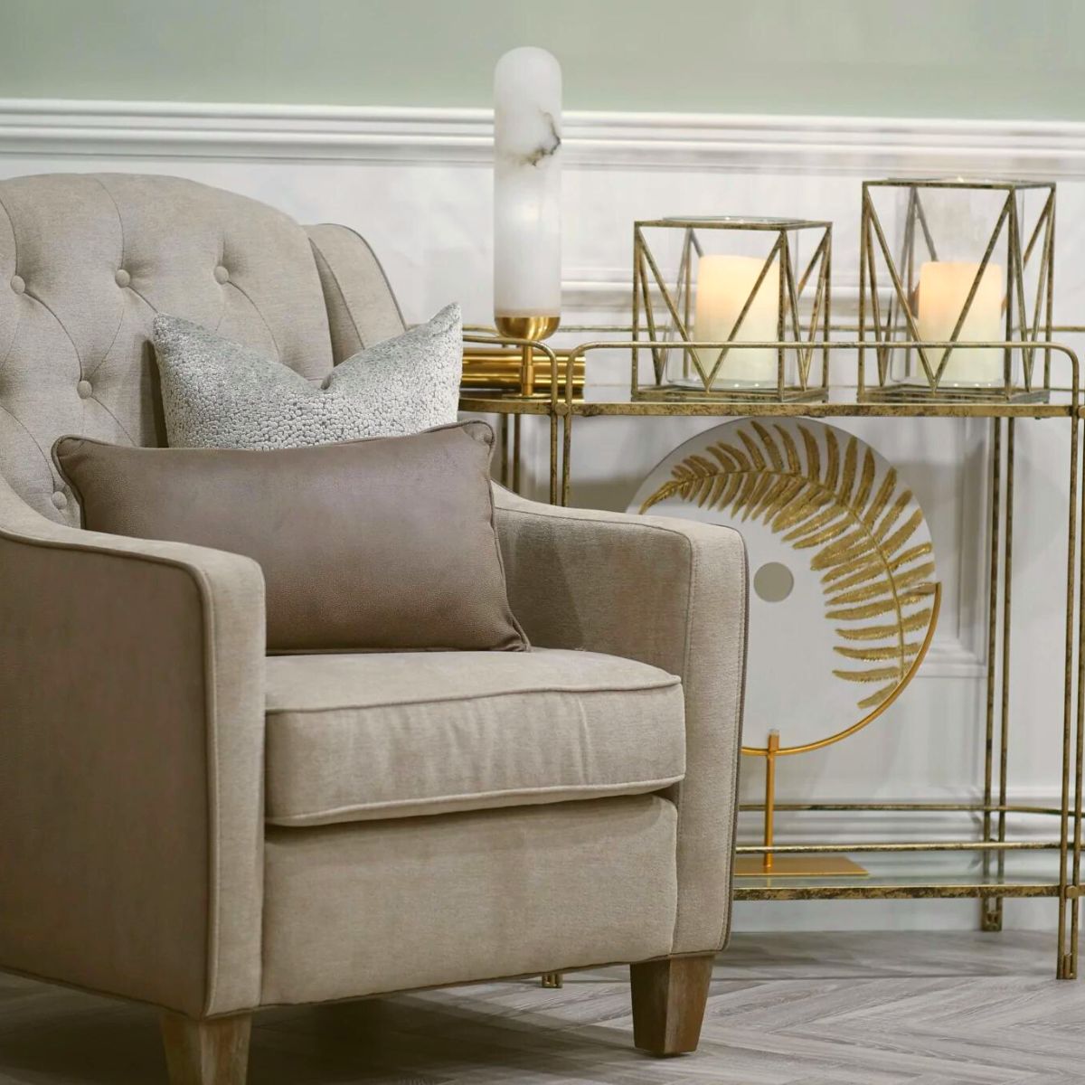 Grand bougeoir ouragan antique doré de Salomon